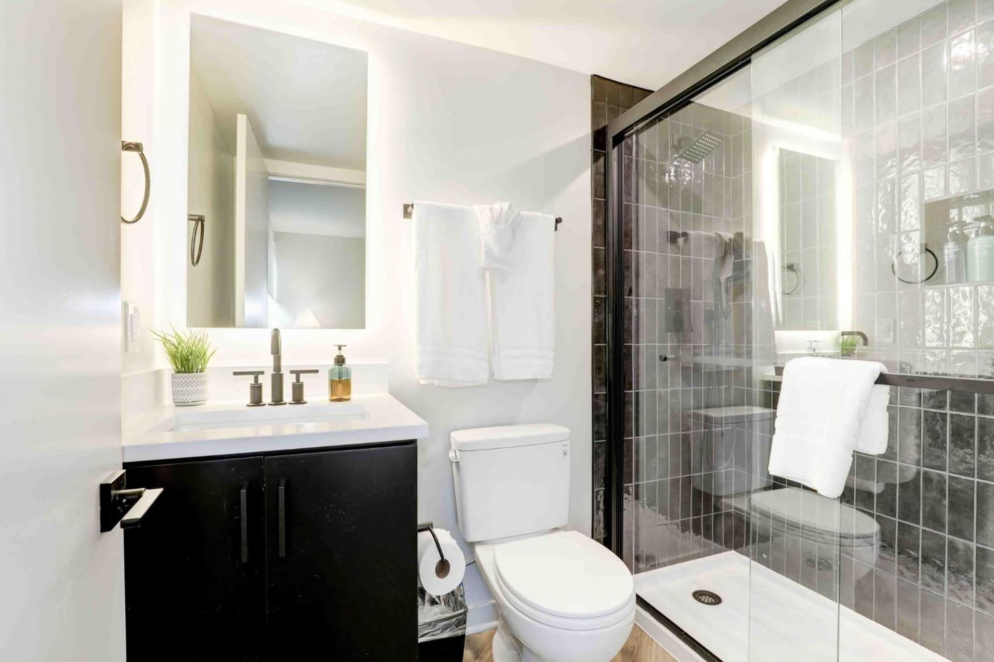2Br Executive Apartment With Spacious Layout アーリントン エクステリア 写真