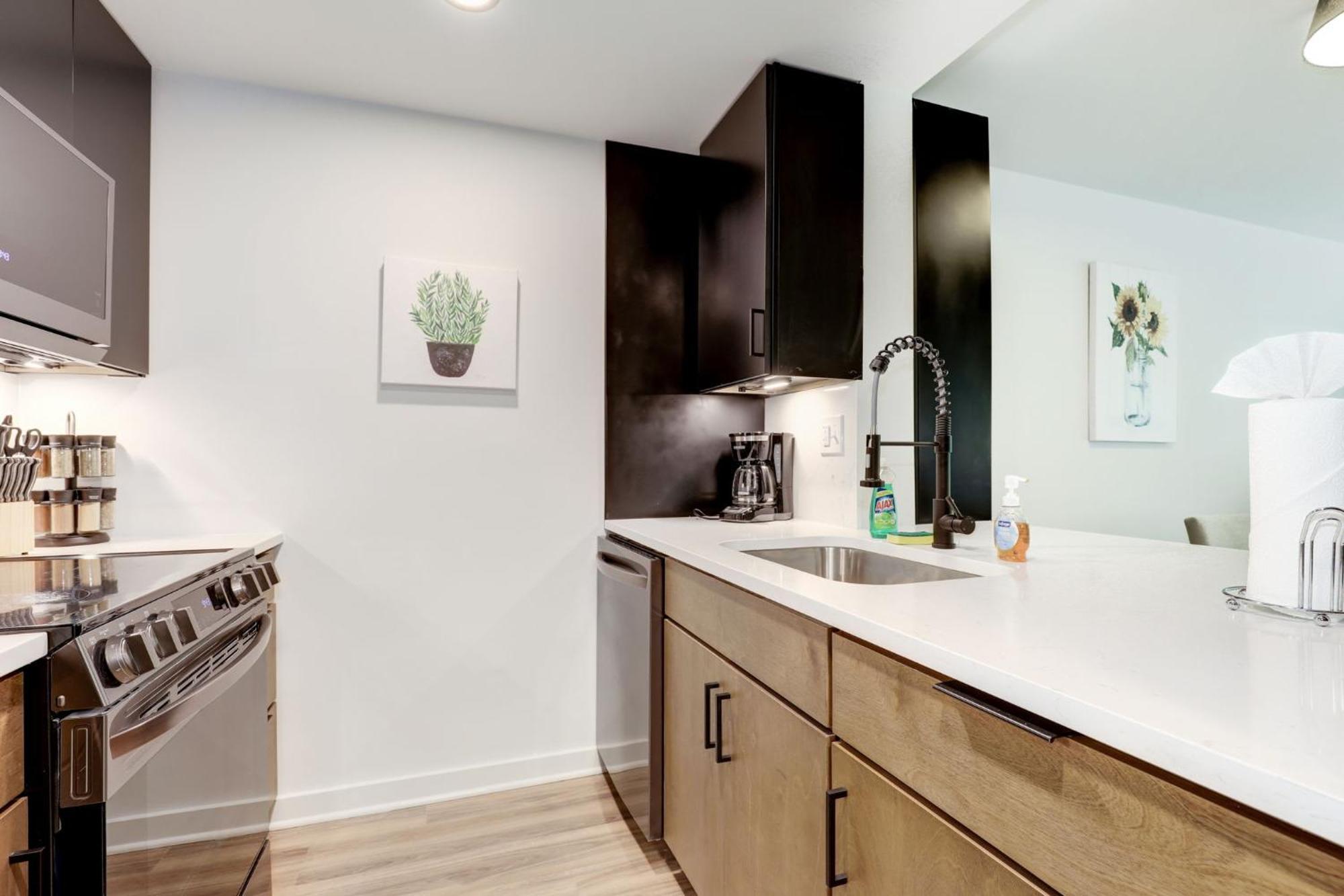 2Br Executive Apartment With Spacious Layout アーリントン エクステリア 写真